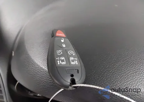 2014 Dodge Grand Caravan Sxt z USA, uszkodzony, nr VIN 2C4RDGCG0ER181689